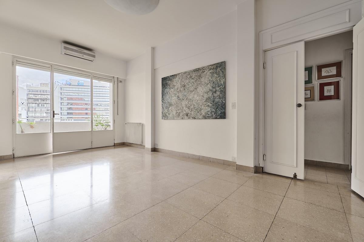 Foto de Esmeralda y Juncal contrafrente verde. Remodelado. Dos dormitorios, imagen 1