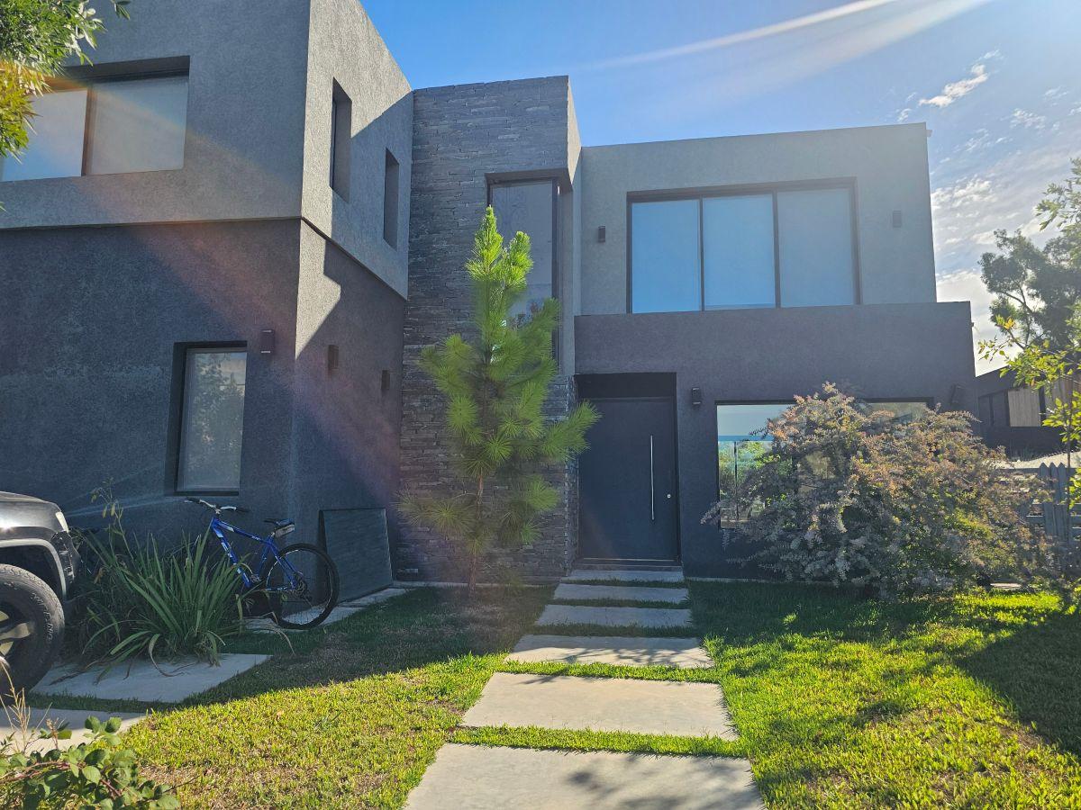 Venta de hermosa casa en lote central Lagoon Pilar Viviana Spizuoco BR