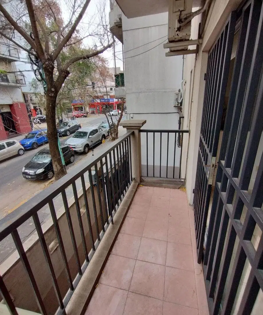 AMPLIO 2 AMBIENTES AL FRENTE CON COCHERA CUB, BALCON, SUM, PARRILLA, PILETA 4