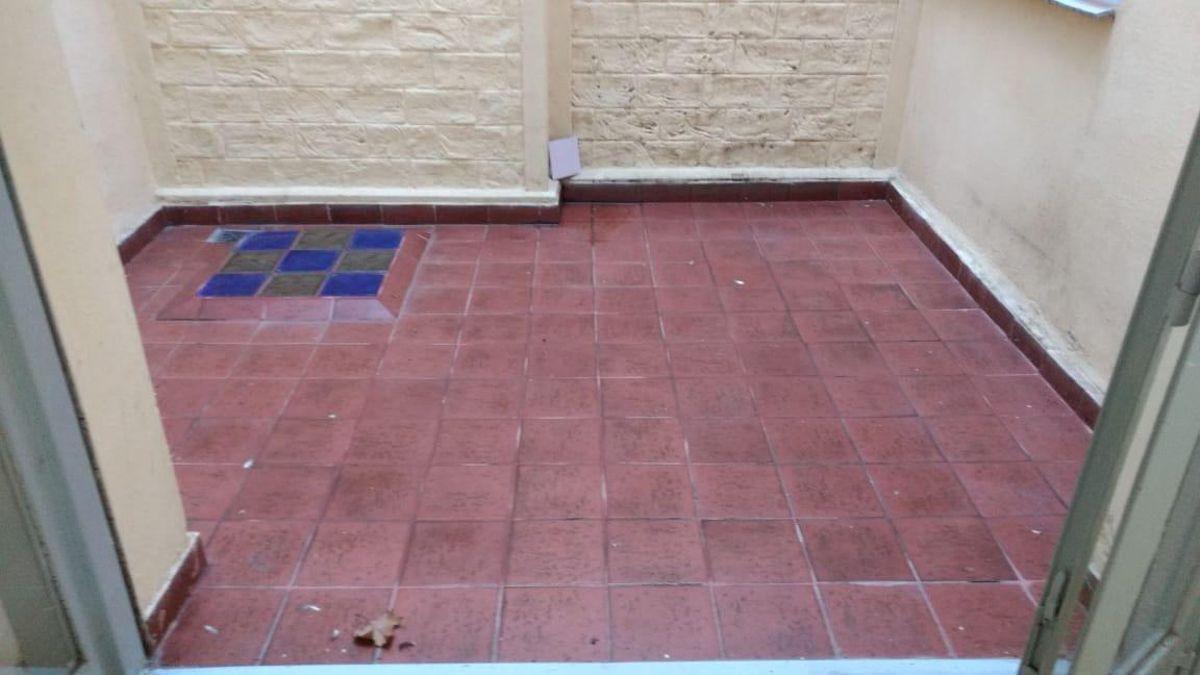 Foto de 2 AMBIENTES CON PATIO, PRIMER PISO POR ESCALERA, BAJAS EXPENSAS, imagen 2