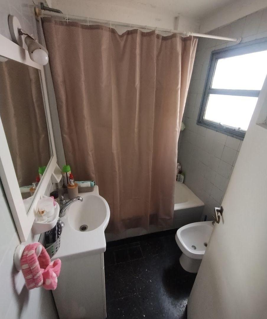 Foto de 2 AMBIENTES, EXCELENTE UBICACION, COCINA, LAVADERO Y BAÑO COMPLETO, imagen 5