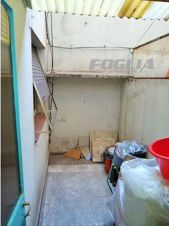 3 AMBIENTES PLANTA BAJA CON PATIO ESTADOS UNIDOS 1800.