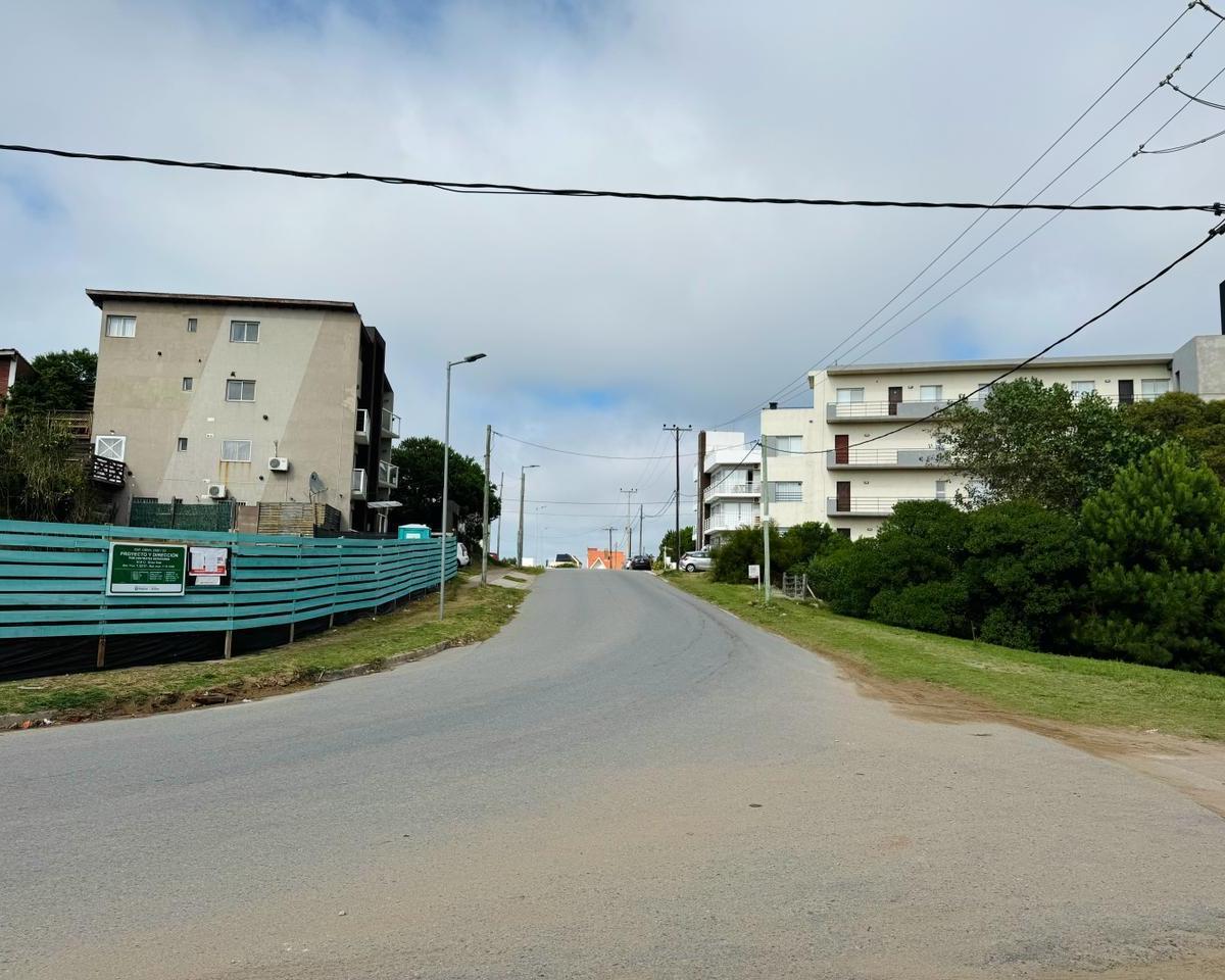 LOTE MULTIFAMILIAR MAR DE OSTENDE A METROS DEL MAR