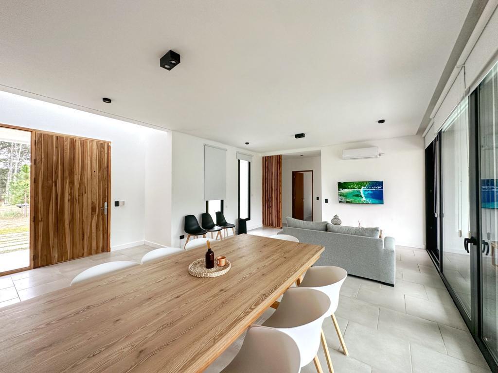 Foto de CASA BLANCA EN PINAMAR SOBRE EL GOLF, imagen 3