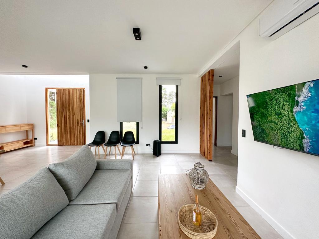 Foto de CASA BLANCA EN PINAMAR SOBRE EL GOLF, imagen 4