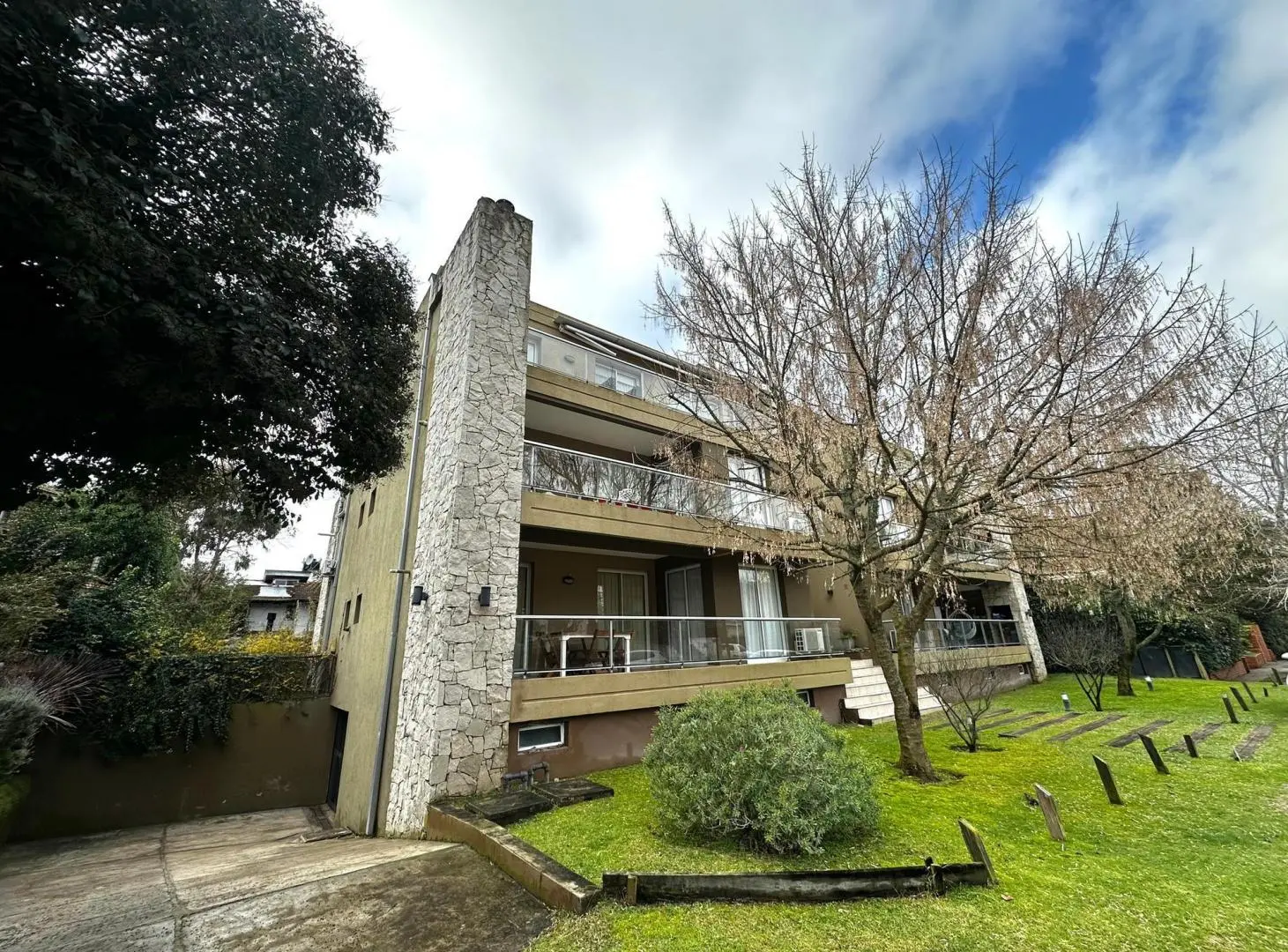 PINAMAR - DEPARTAMENTO MERLUZA , COMPLEJO CON PILETA 2