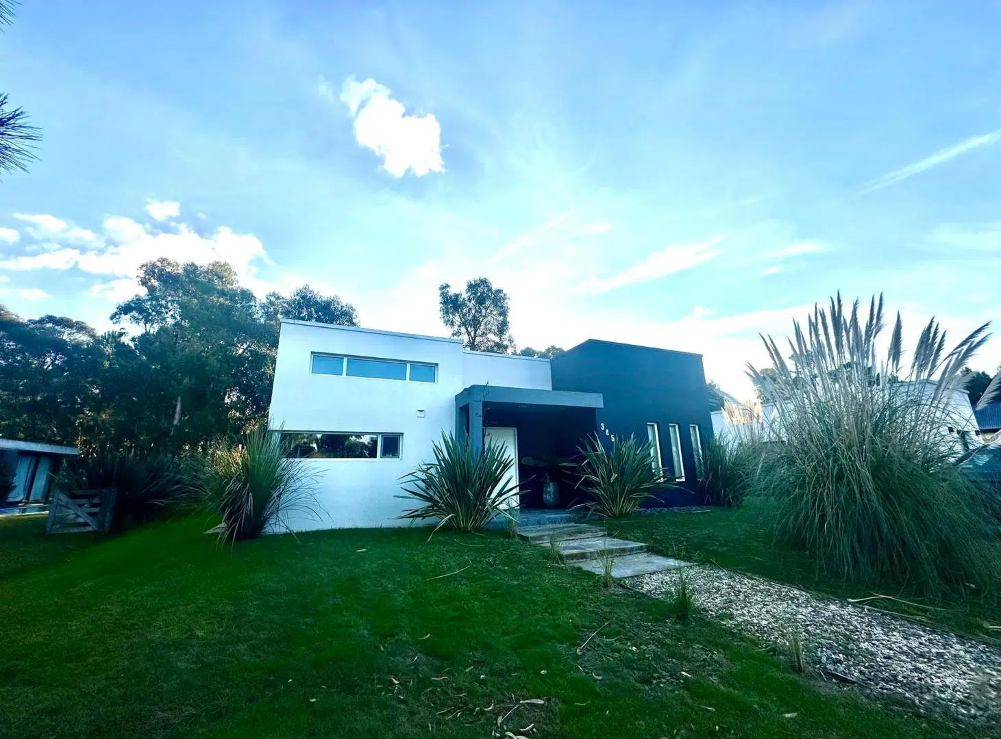SENDEROS III  COSTA ESMERALDA -MODERNA Y FUNCIONAL CASA CON PILETA 4