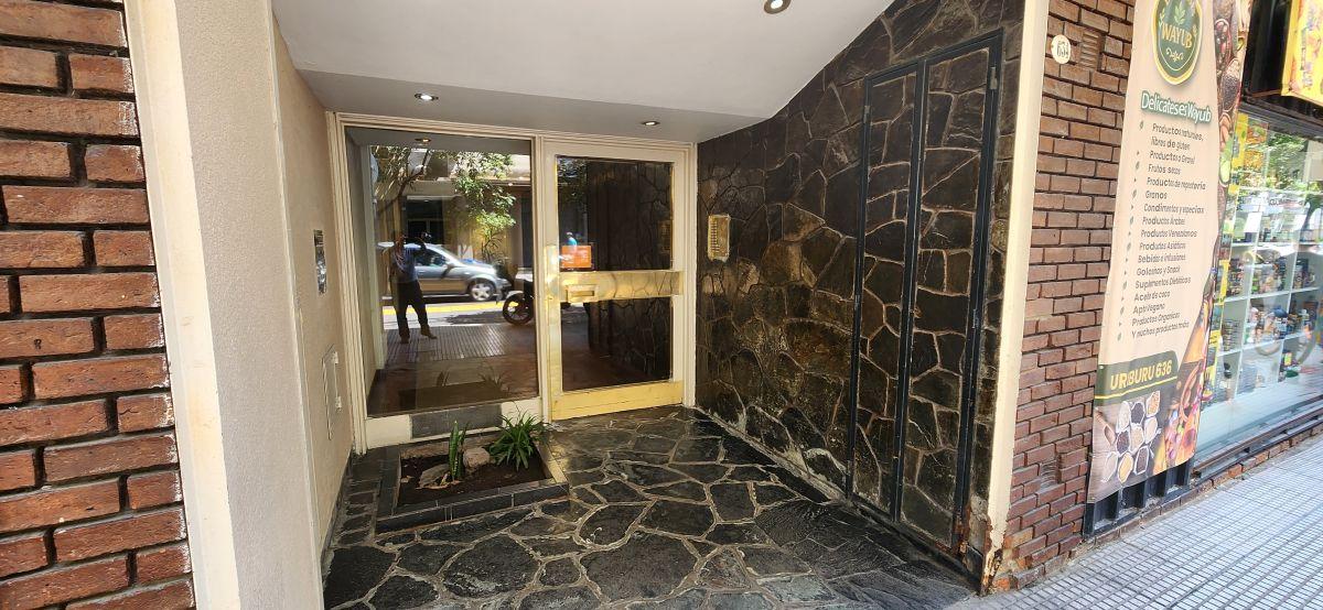 Foto de URIBURU AL 600. Luminoso 3 amb con balcón corrido y patio. Excelente, imagen 2