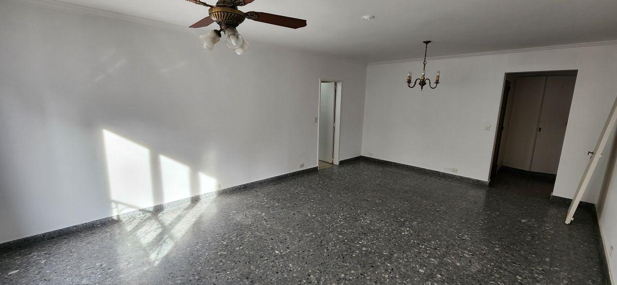 Foto de PARAGUAY Y AV. PUEYRREDÓN. Piso de 4 ambientes con cocina comedor, imagen 3