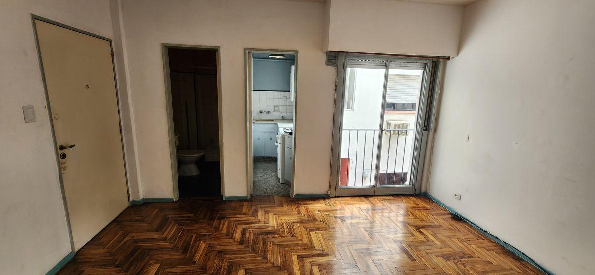 Foto de PARAGUAY Y AV. PUEYRREDÓN. Monoambiente lateral con cocina separada, imagen 2