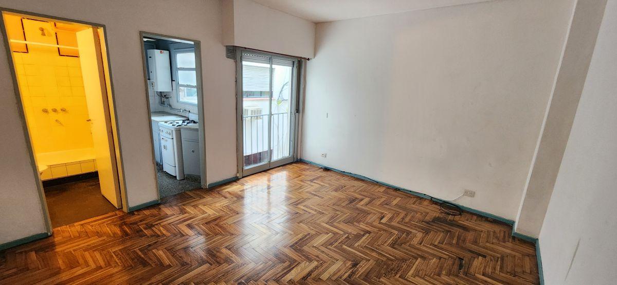Foto de PARAGUAY Y AV. PUEYRREDÓN. Monoambiente lateral con cocina separada, imagen 1