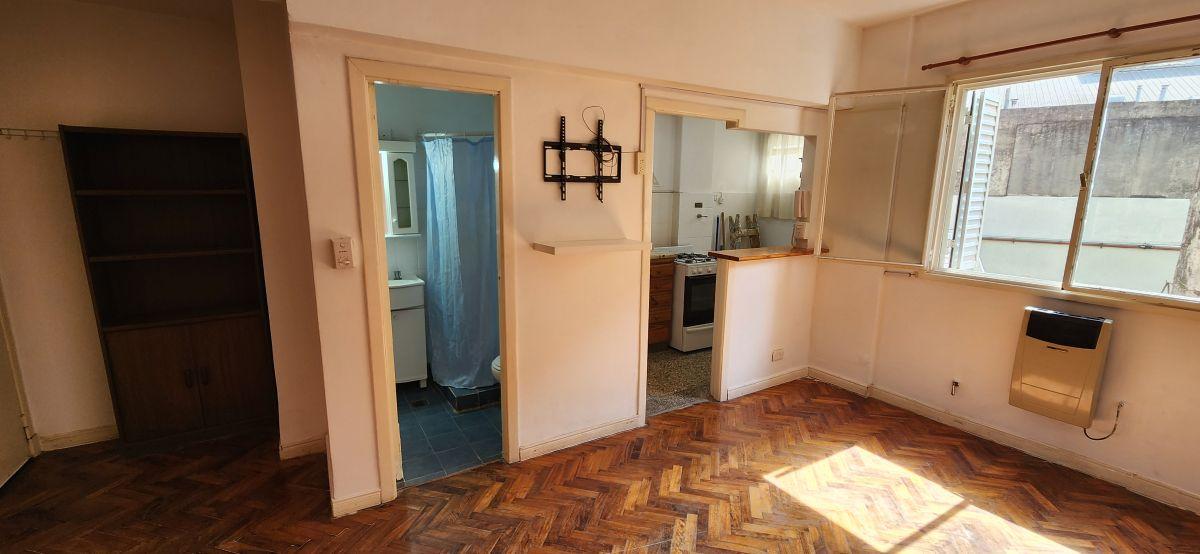 Foto de BARRIO NORTE Laprida 1200 2° Piso TODO Luz y sol Cocina Separada lugar, imagen 4