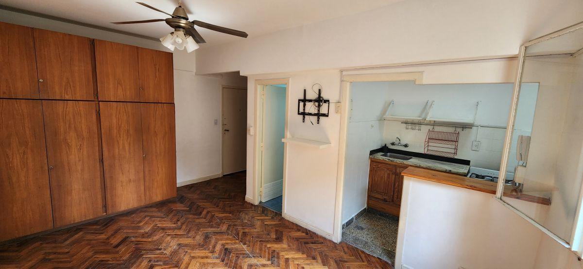 Foto de BARRIO NORTE Laprida 1200 2° Piso TODO Luz y sol Cocina Separada lugar, imagen 3