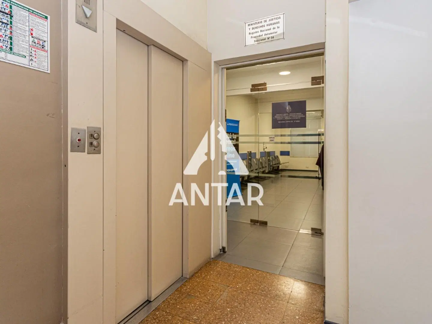 Oficina comercial de gran escala!! Oport. 2