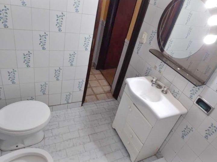 Foto de Venta casa Moron 4 ambientes, imagen 2