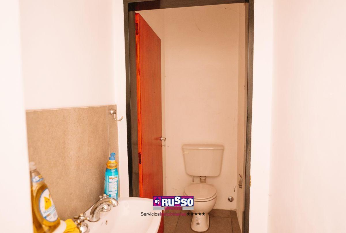 Venta Departamento 3 Ambientes y 2 Locales Comerciales 5