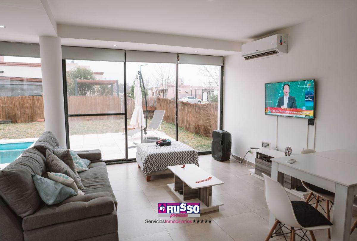 Venta casa Laguna Azul 4 ambientes