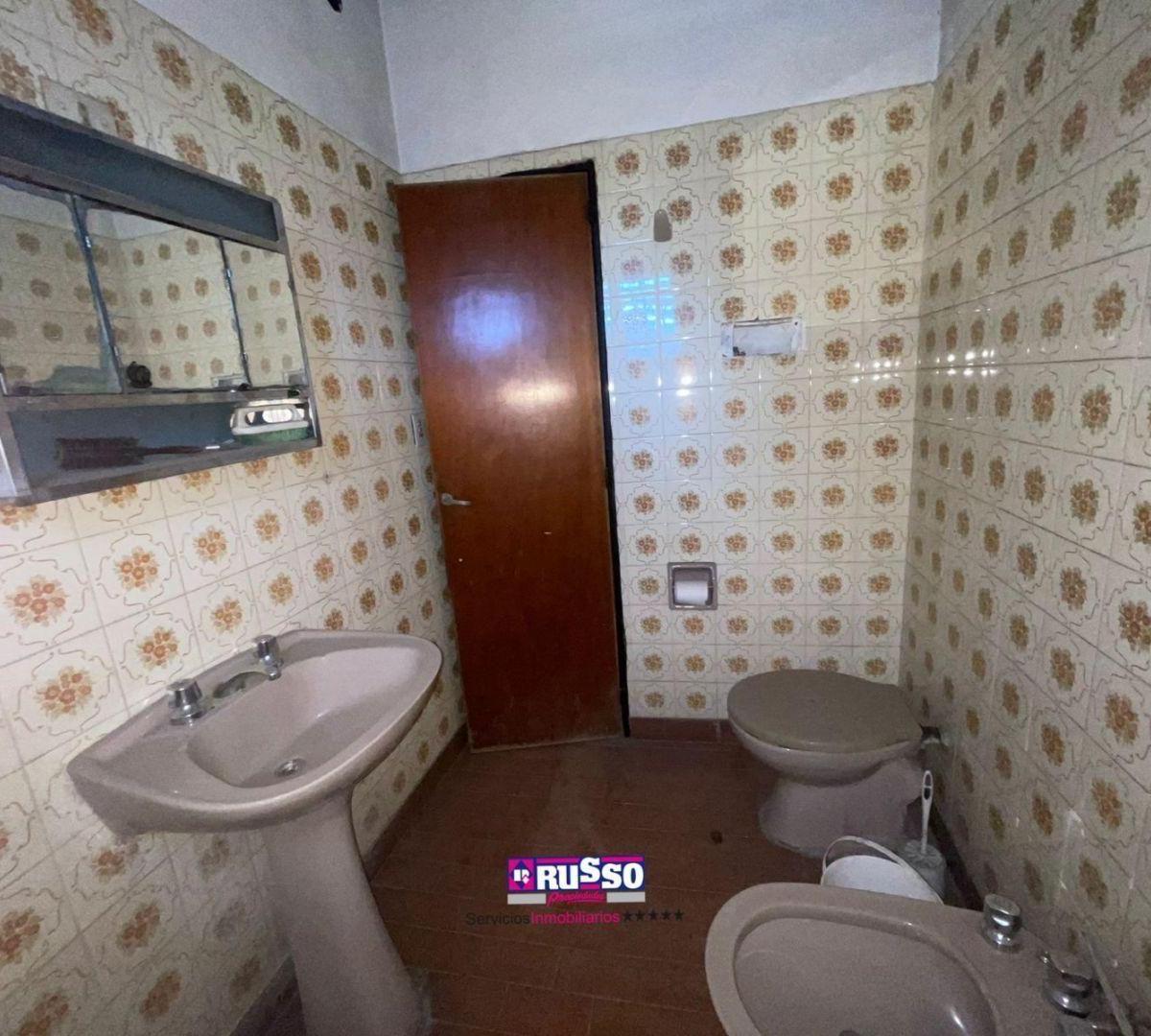 Venta casa 3 ambientes y galpón Morón