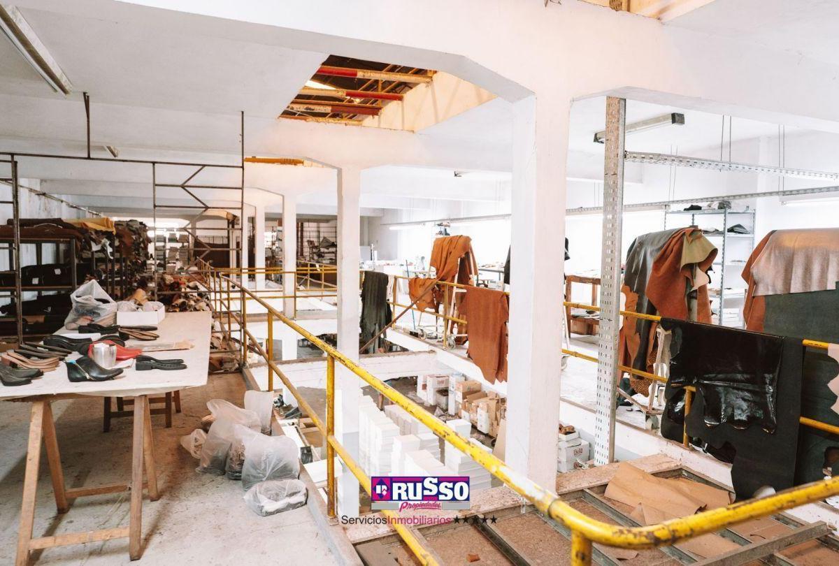 Venta Galpon Lomas del Mirador 1250 m² 2