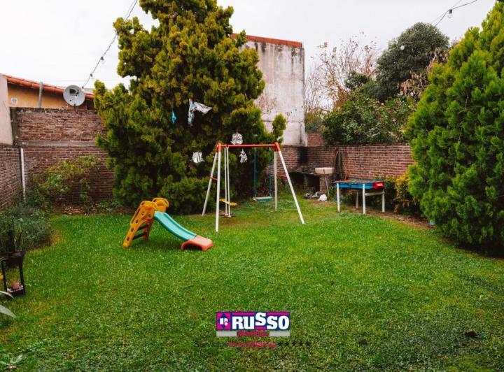 Venta Casa de 4 ambientes con Jardín - El Palomar, Morón