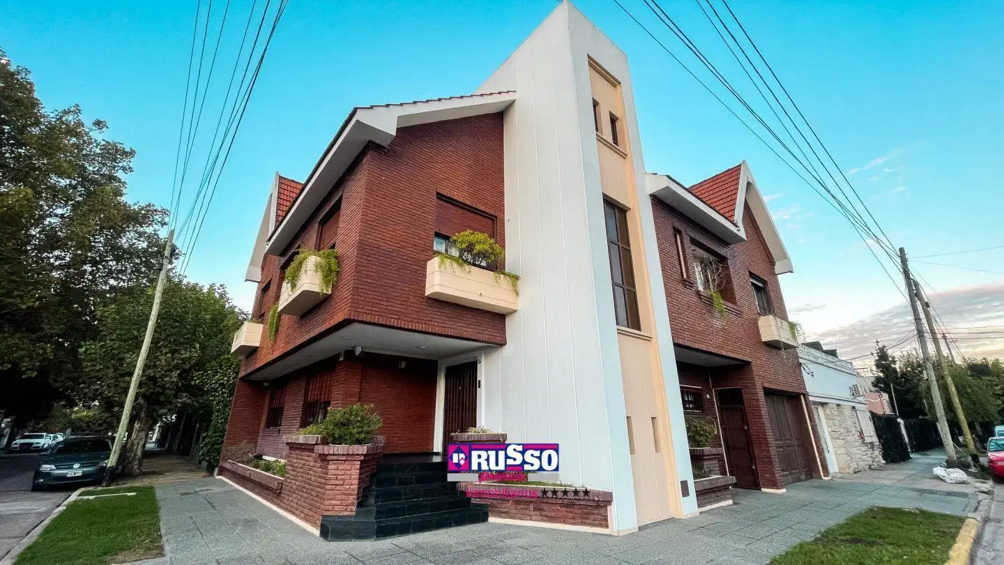 Venta casa 6 ambientes en Ramos Mejia 2