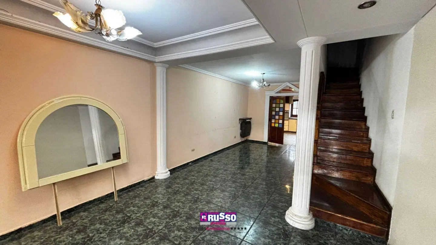 Venta Triplex 4 Ambientes , Lomas del Mirador 2