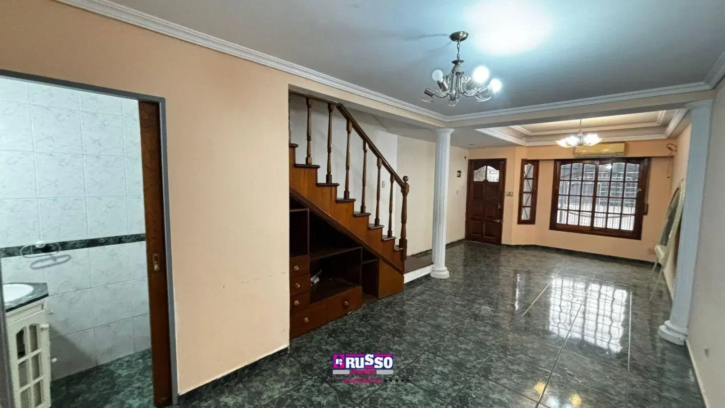 Venta Triplex 4 Ambientes , Lomas del Mirador 3