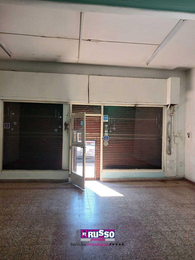 Foto de Alquiler de Local en Isidro Casanova, imagen 1
