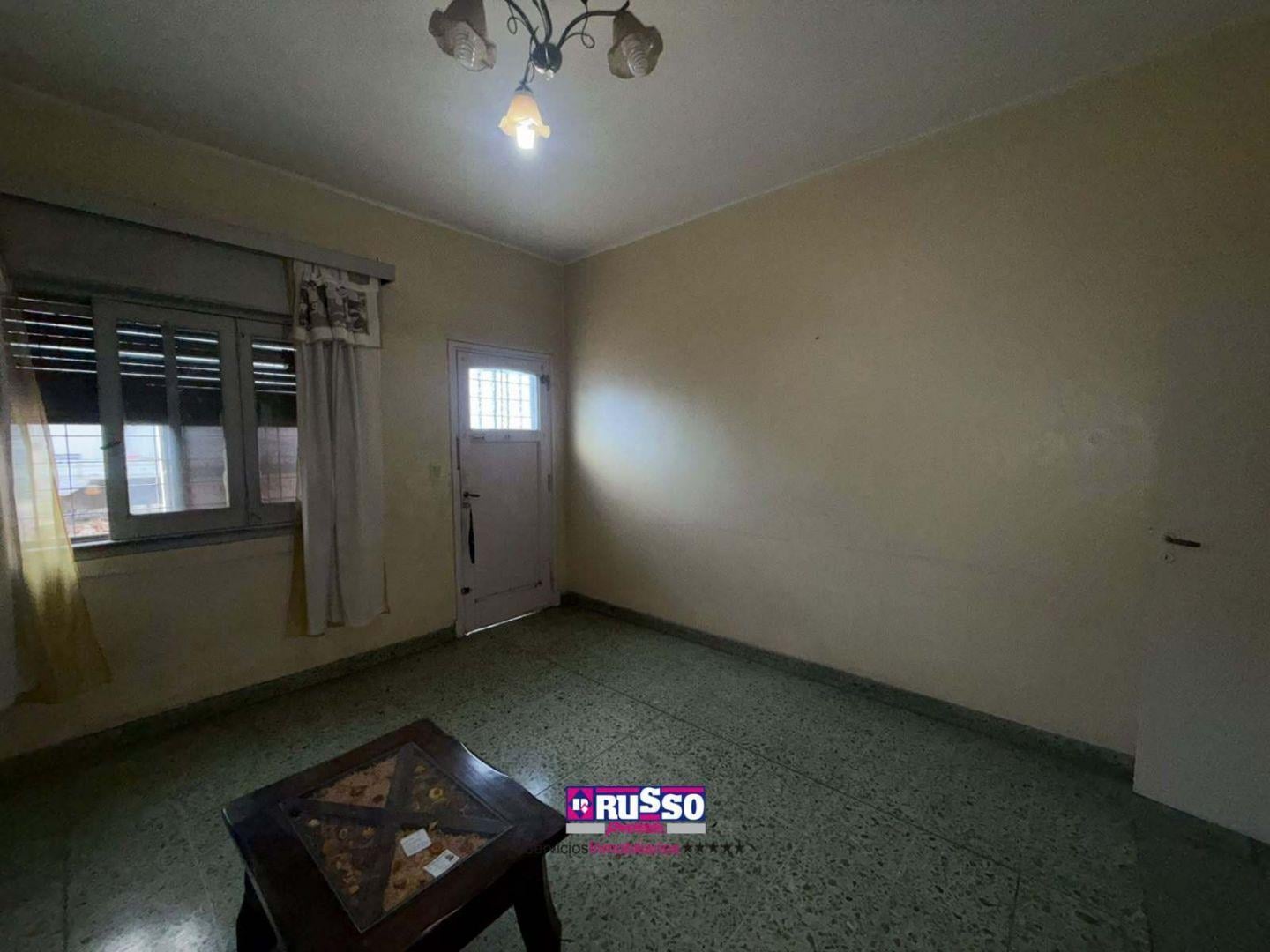 Venta Casa 4 Ambientes - Villa Luzuriaga