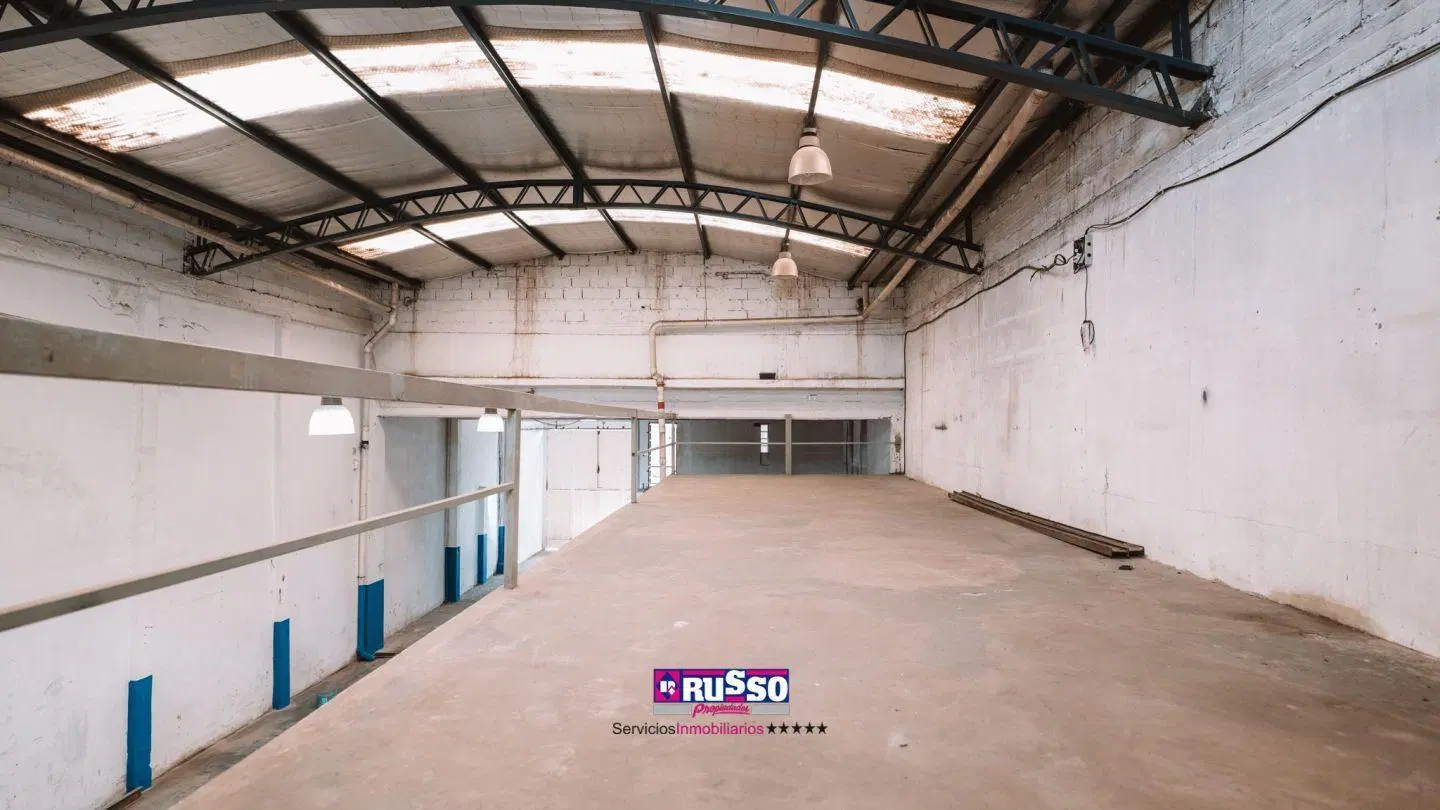 Alquiler galpón 373 m² Haedo 2