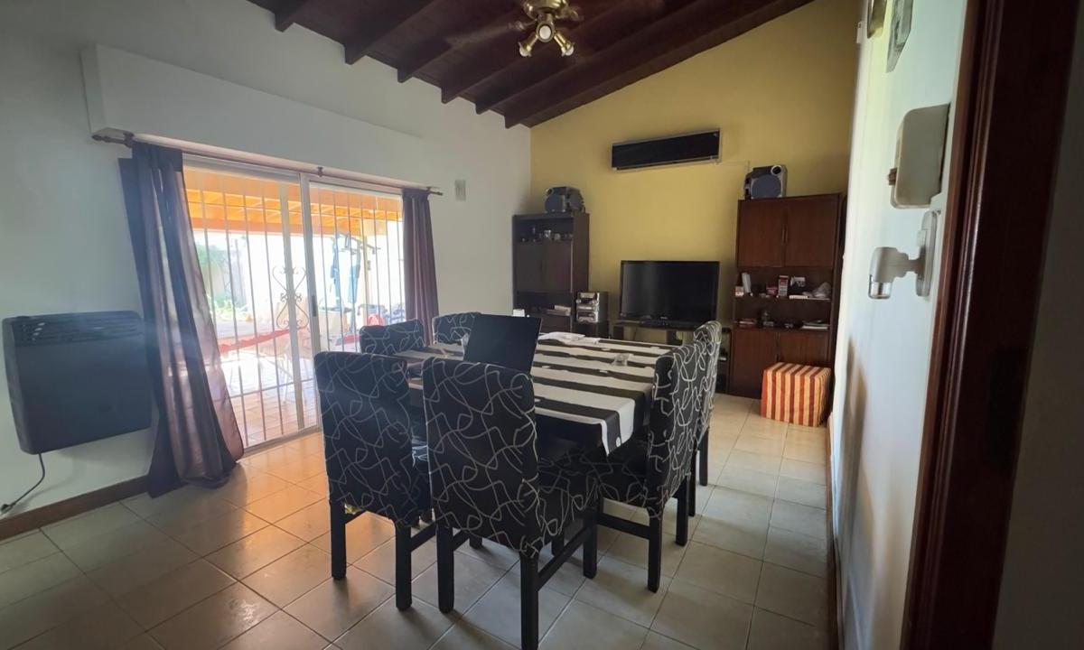 Venta de Casa Beccar 6 Ambientes con Enorme Jardin 1