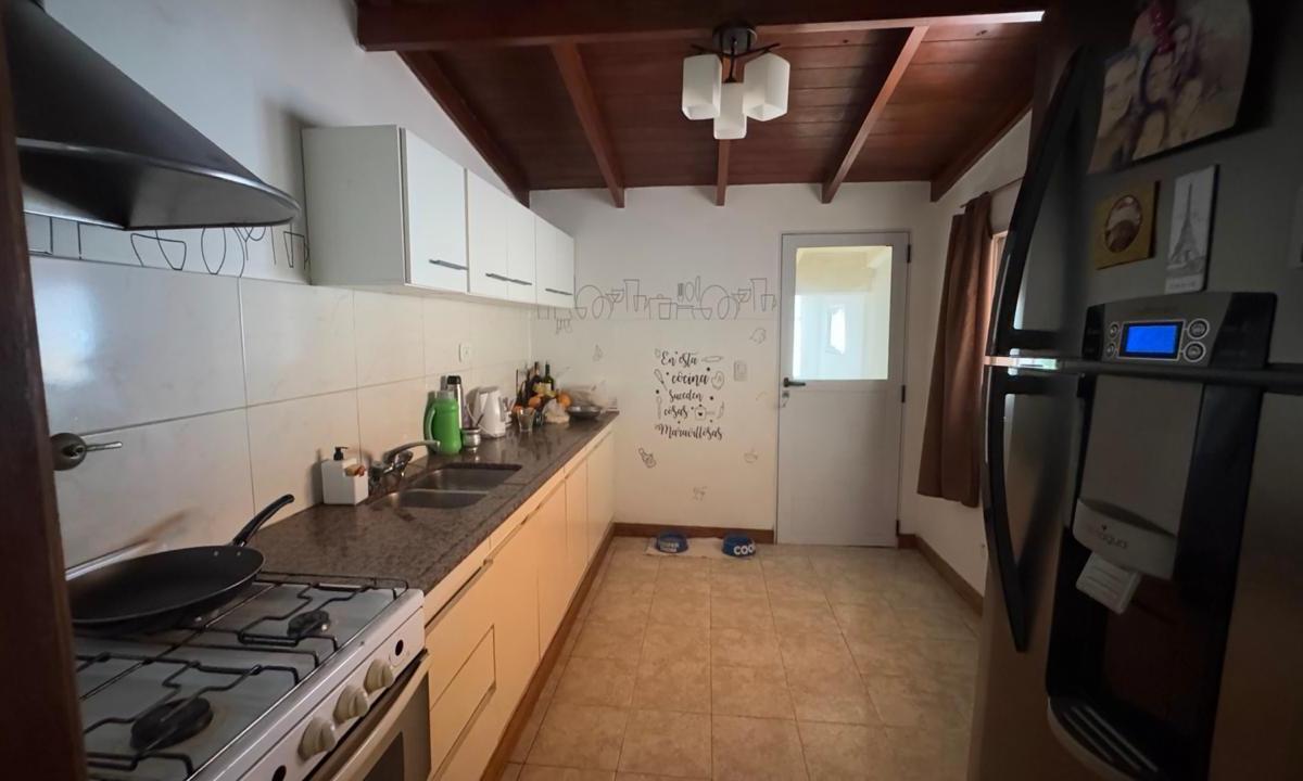 Venta de Casa Beccar 6 Ambientes con Enorme Jardin 5
