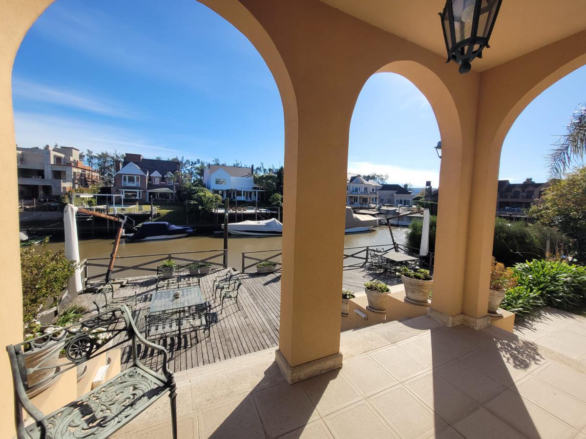 Foto de Venta casa Marina del sol con amarra 4 dormit. suites pileta amenities, imagen 2