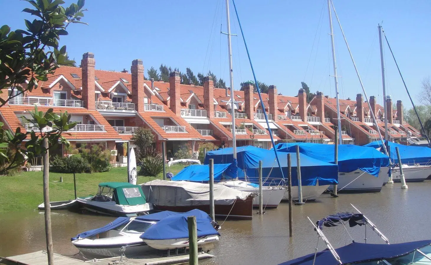 VENTA - sAN FERNANDO BARRIO Bahia del Sol, dormy de 2 DORMITORIOS  PB con cochera AMARRA. TENIS PILE 3