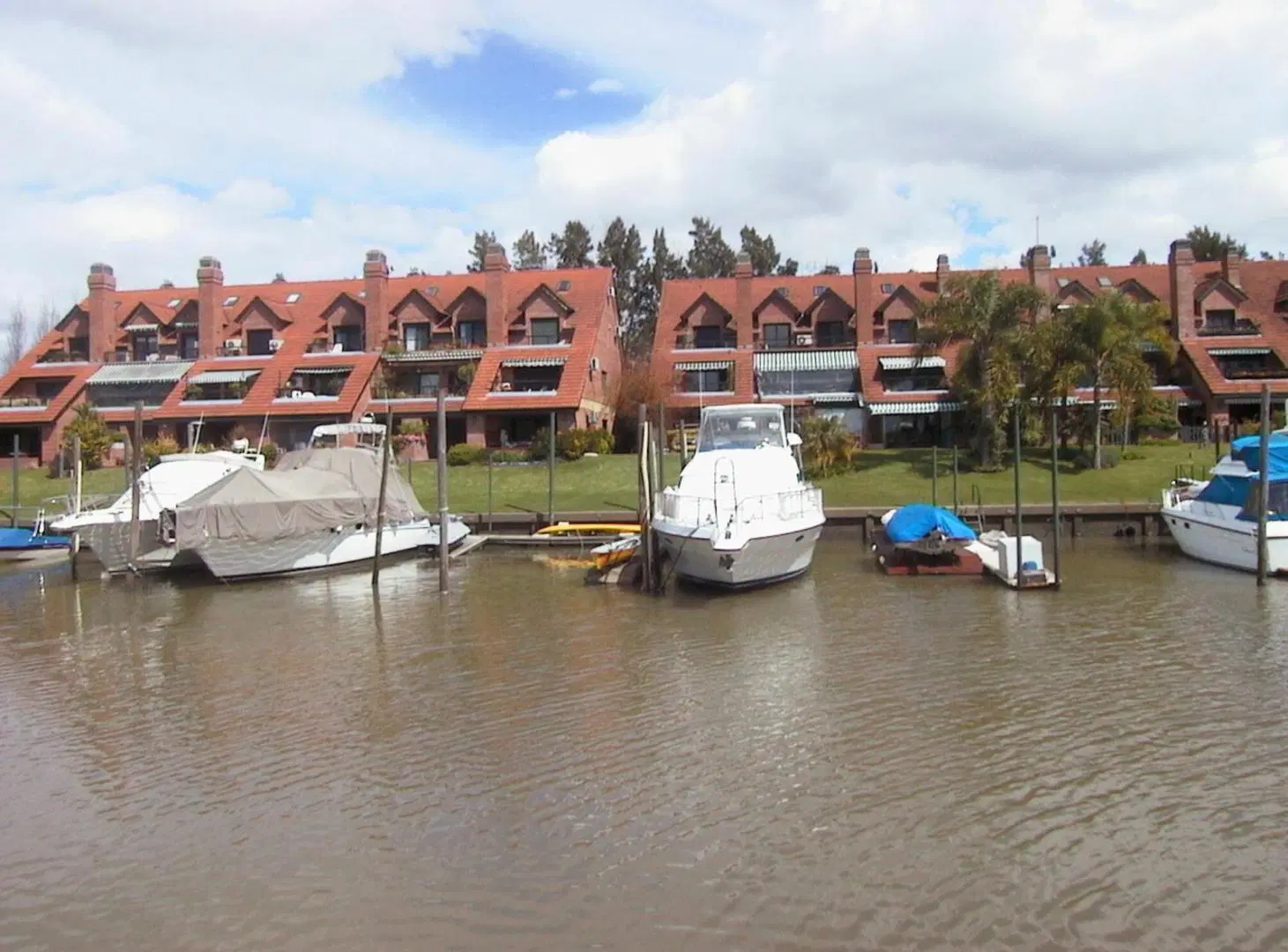 VENTA - sAN FERNANDO BARRIO Bahia del Sol, dormy de 2 DORMITORIOS  PB con cochera AMARRA. TENIS PILE 2
