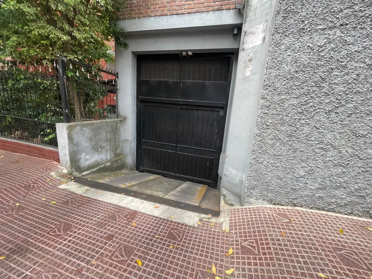 Cochera cubierta en VENTA - San Fernando - Portón automatico 1