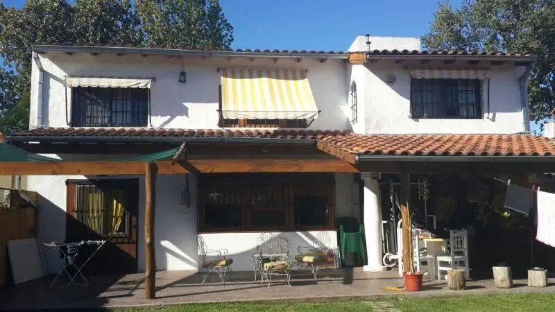 Casa en Alquiler Alto de San Isidro 2/3 dormitoriios jardin pileta Barrio Las Casitas 1