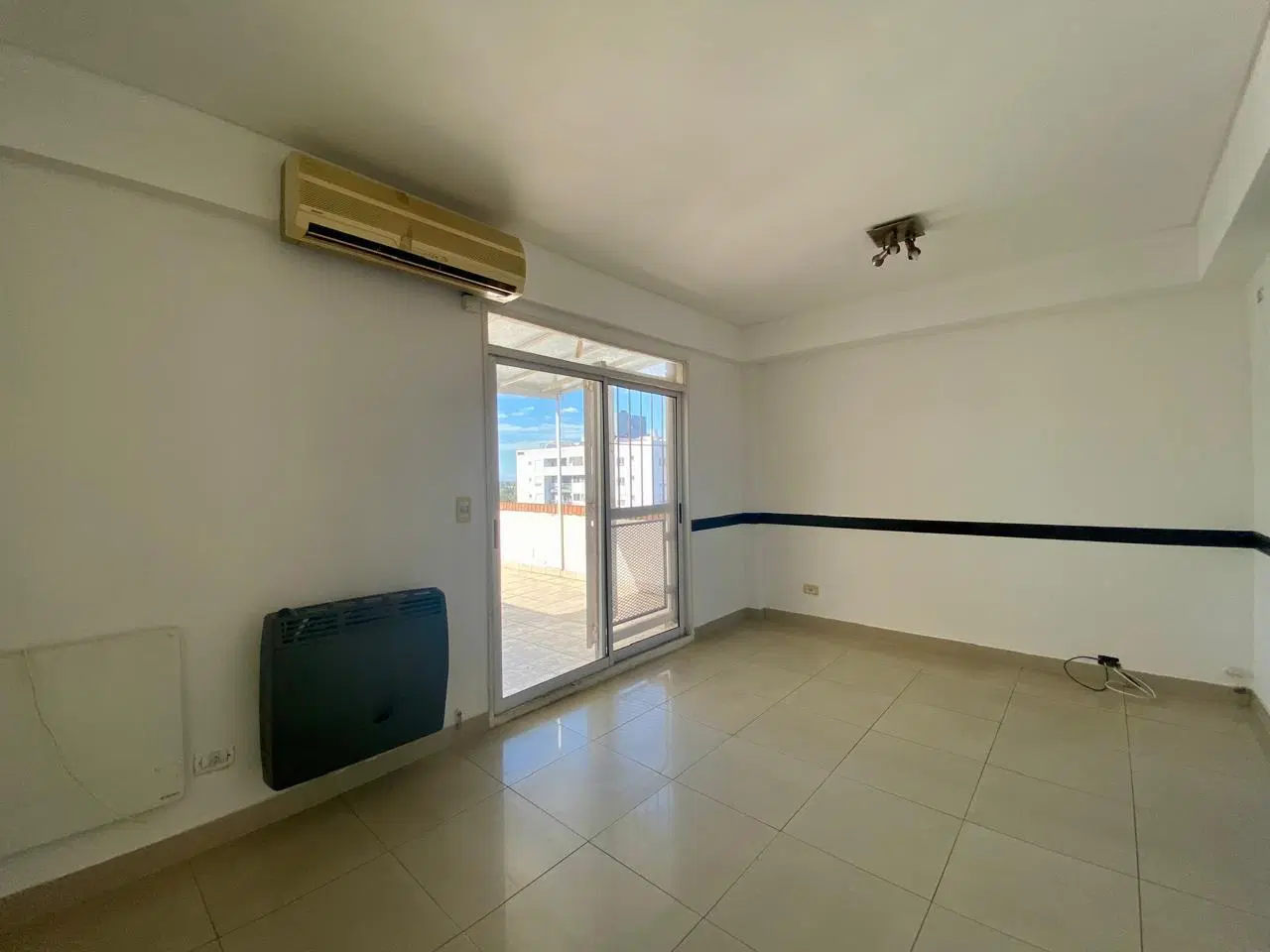 Dpto 2 ambientes con cochera y terraza propia, pileta y SUM -  excelente vista 2