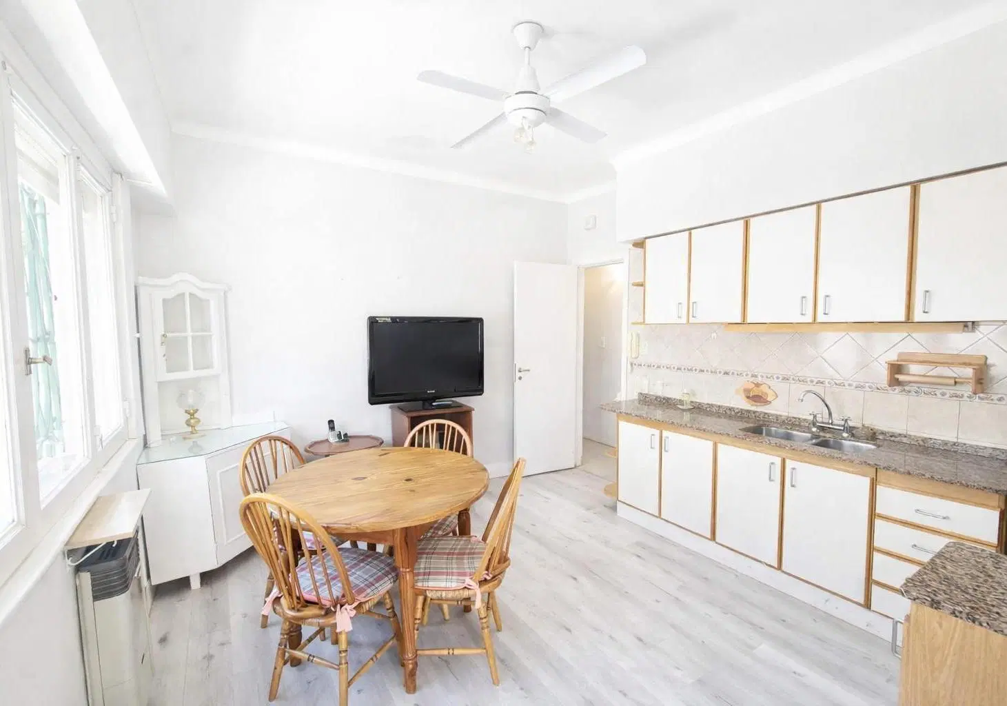 Casa Alquiler San Fernando Planta Baja con jardin 2 dormitorios mas otro ambiente atras 2