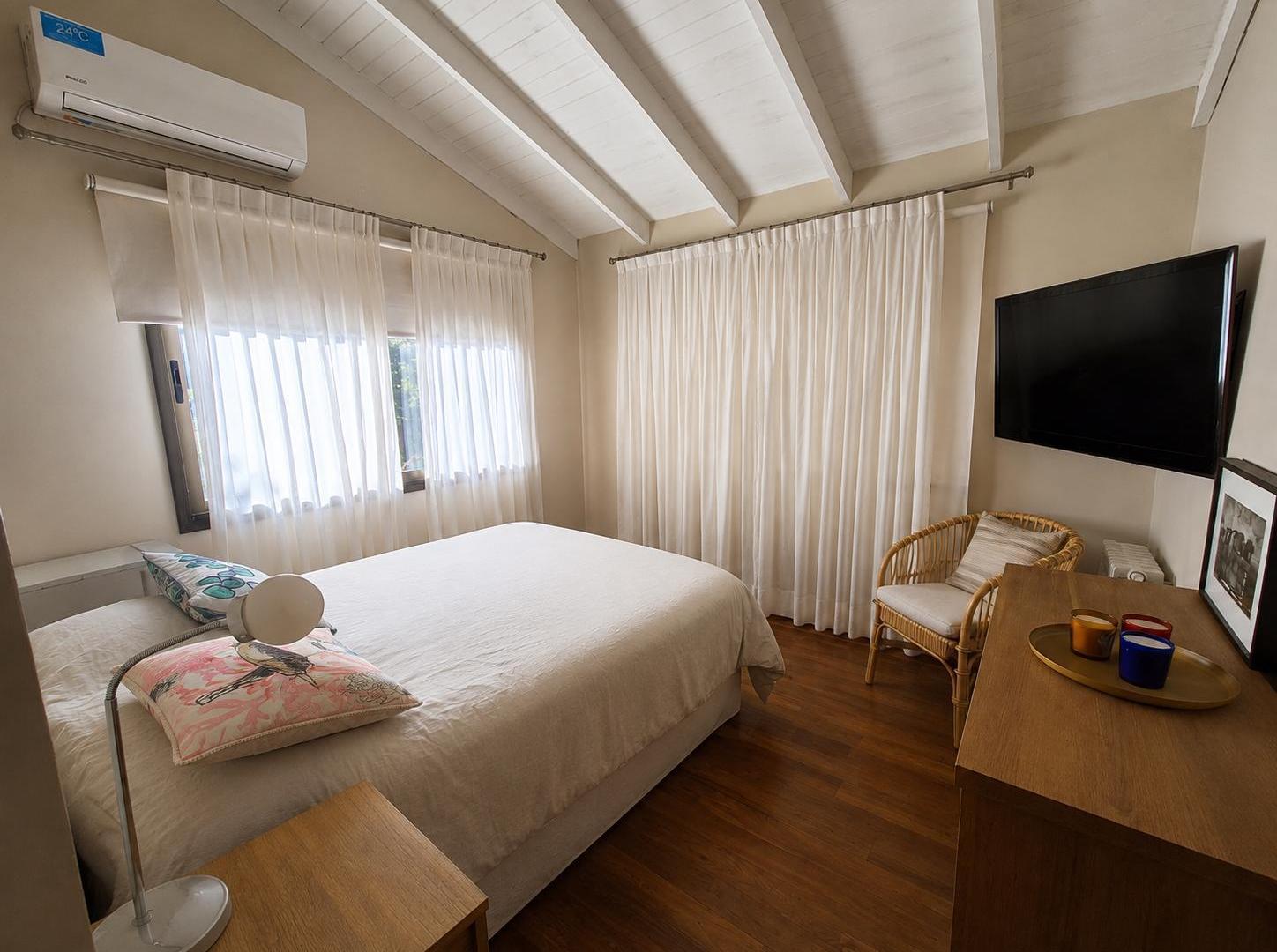 Foto de Casa Venta y alquiler Marina del Sol 4 dormitorios jardin pileta amarra, imagen 5