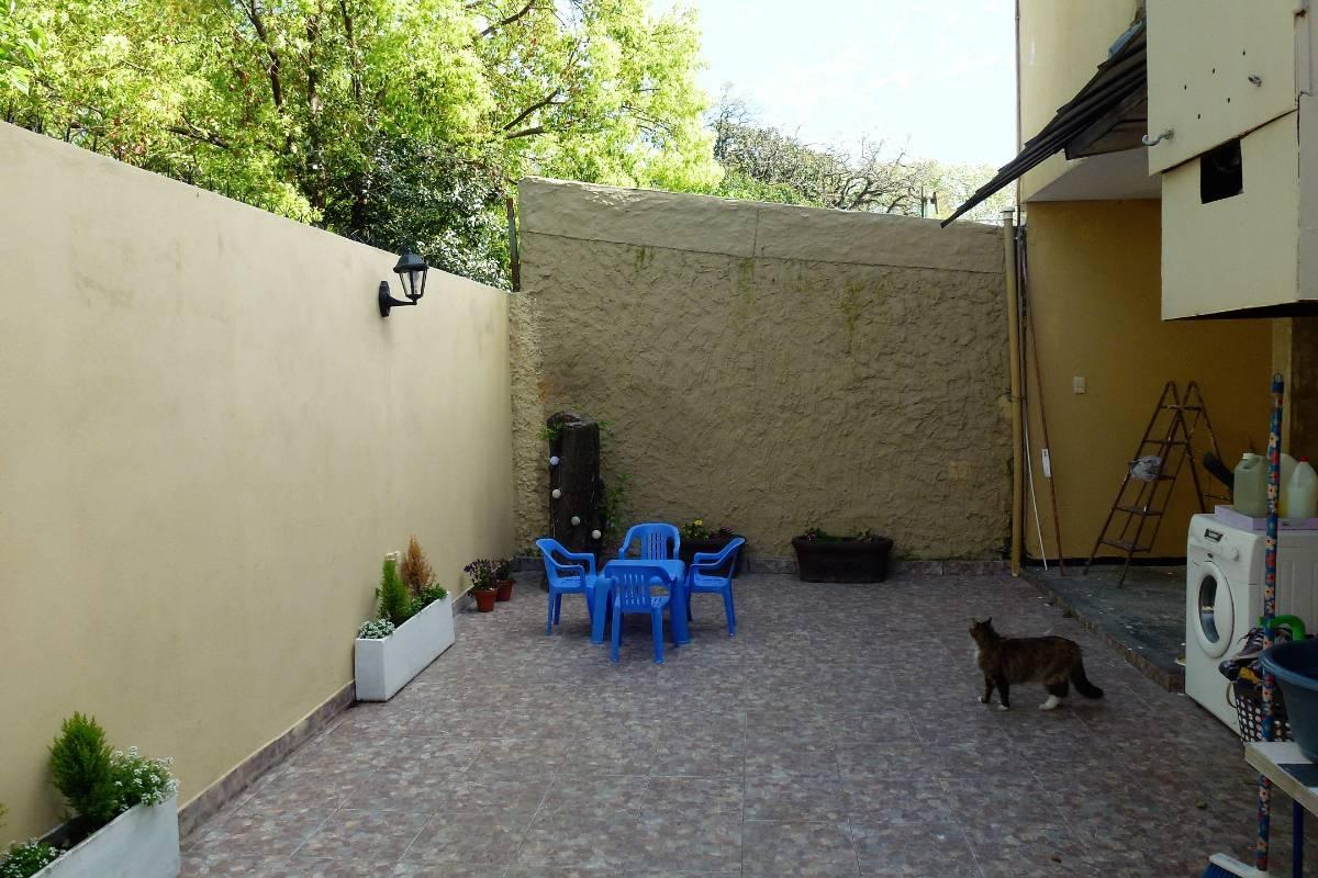 Casa Chalet con pileta en 2 plantas excelente zona