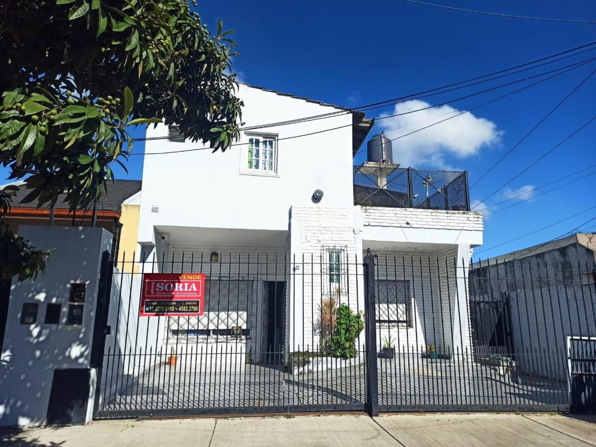 CASA EN 2 PLANTAS EN IMPECABLE ESTADO