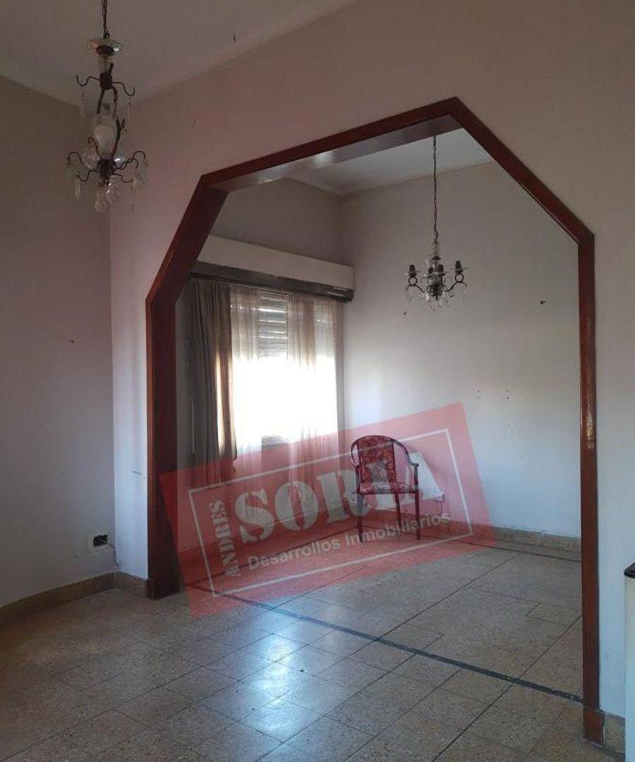 CASA 2 DORMITORIOS, CUARTO DE SERVICIO, C/ GARAJE Y PATIO - APTA CREDITO