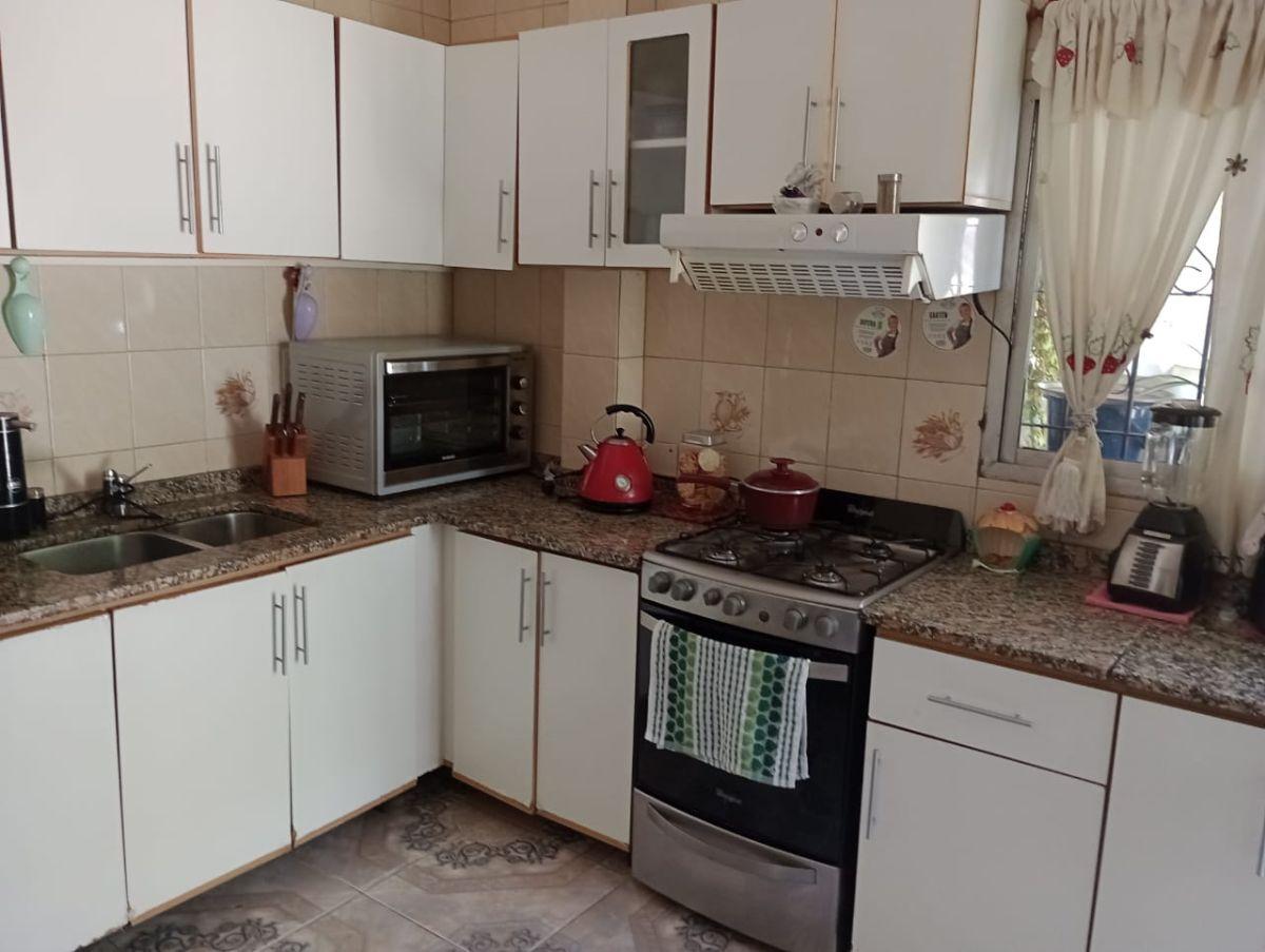 Foto de CASA DE 3 DORMITORIOS IMPECABLE - OPORTUNIDAD!, imagen 2