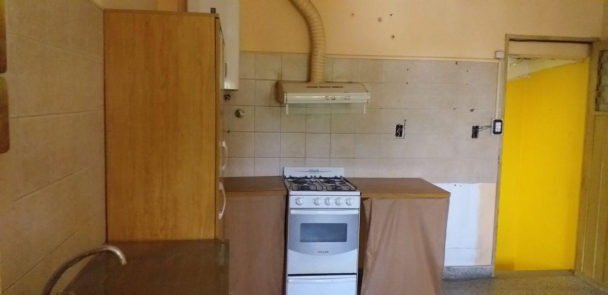 Departamento en planta alta con cochera Apto Profesional o Vivienda