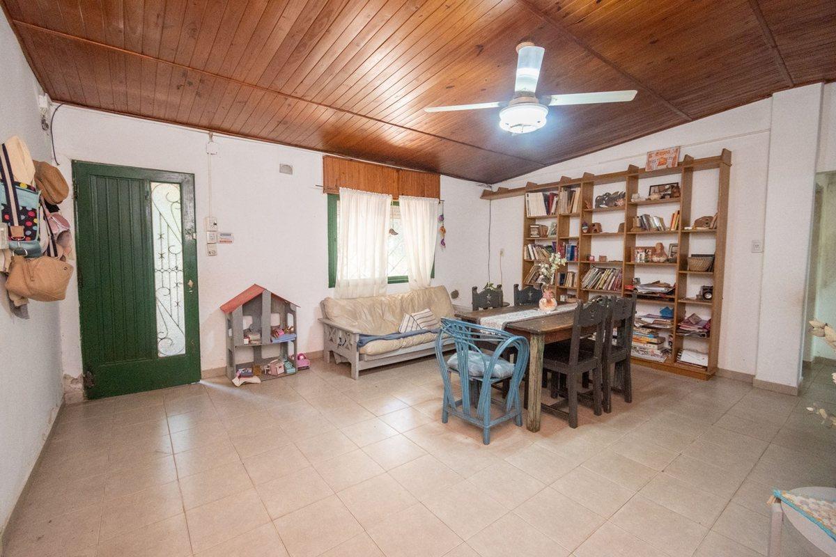 Venta Casa con Amplio Terreno, Pileta y Galpón 4