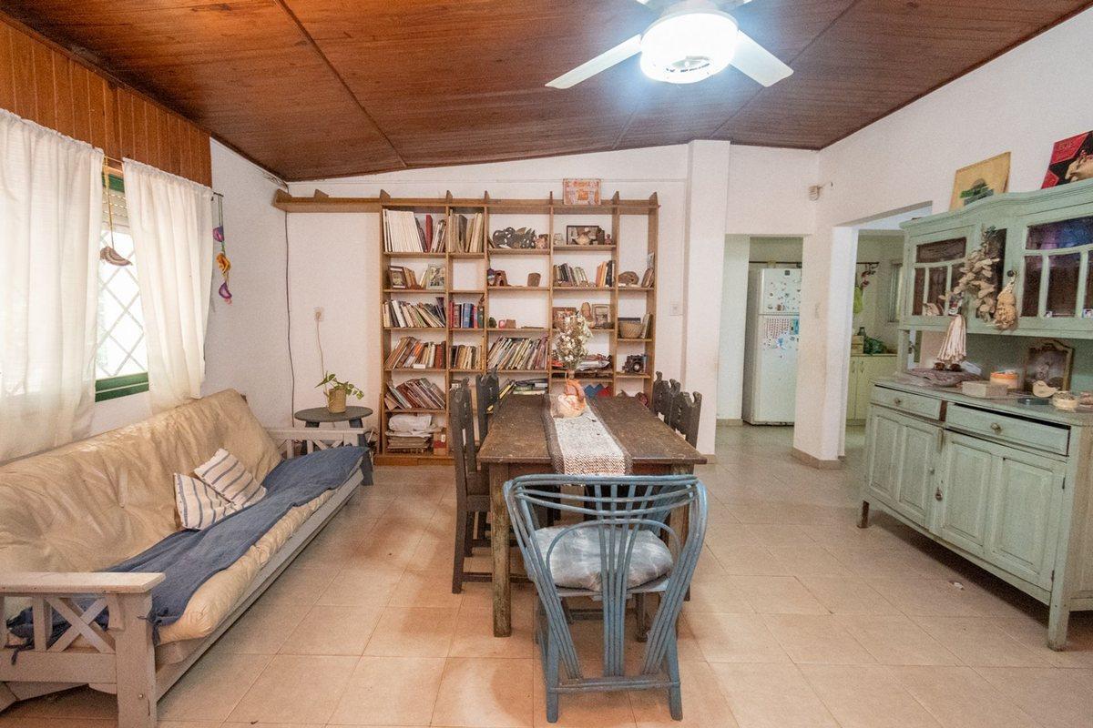 Venta Casa con Amplio Terreno, Pileta y Galpón 1