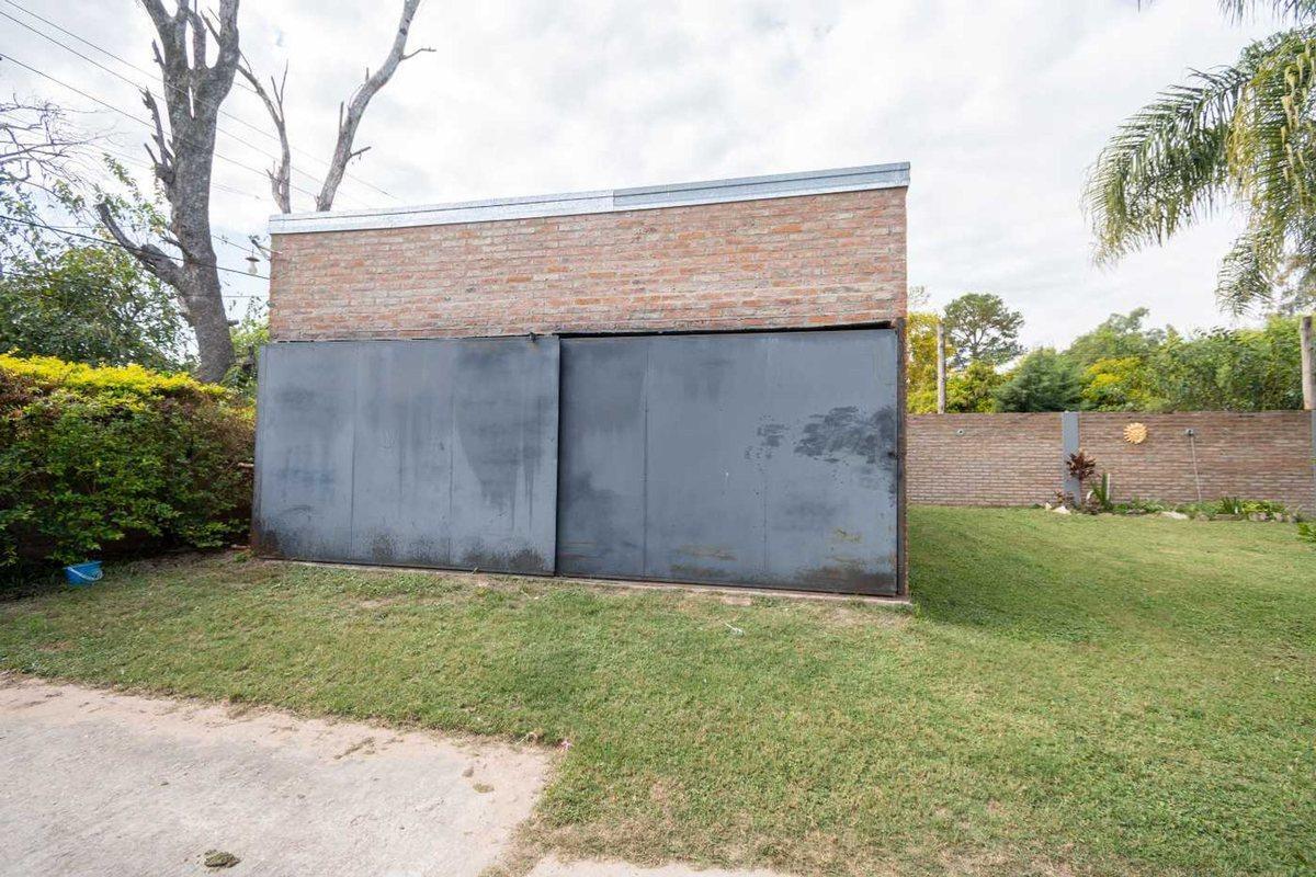 Casa con Pileta, 4 Dorm. y Gran Jardin 2