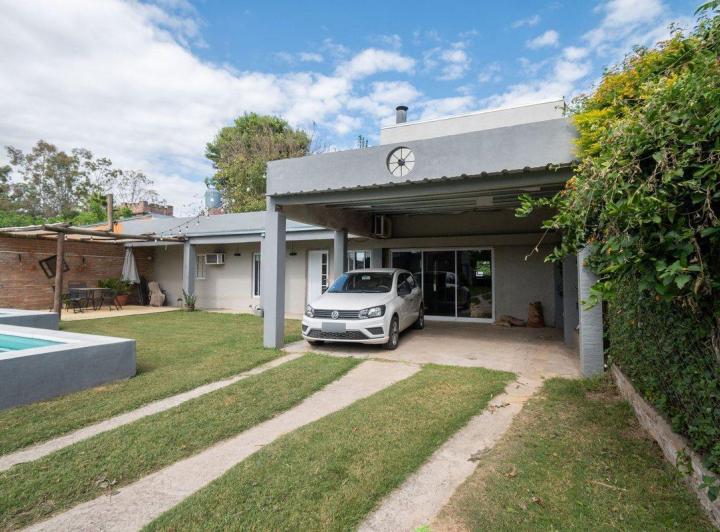 CASA CON PILETA,  4 DORMITORIOS Y GRAN JARDIN 2