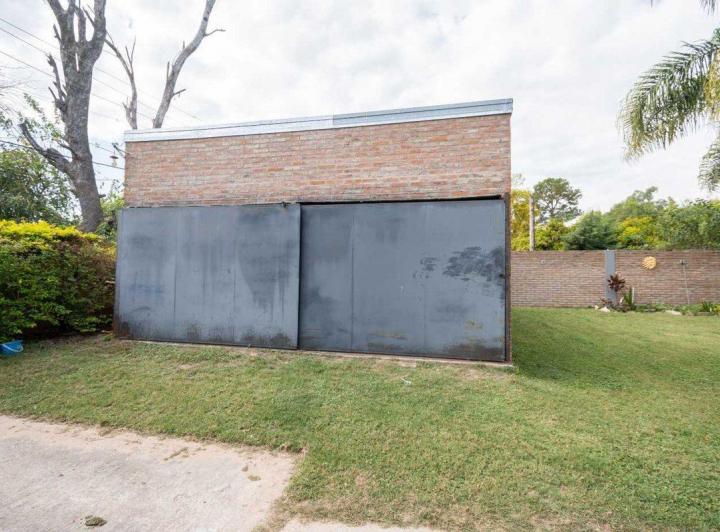 CASA CON PILETA,  4 DORMITORIOS Y GRAN JARDIN 3